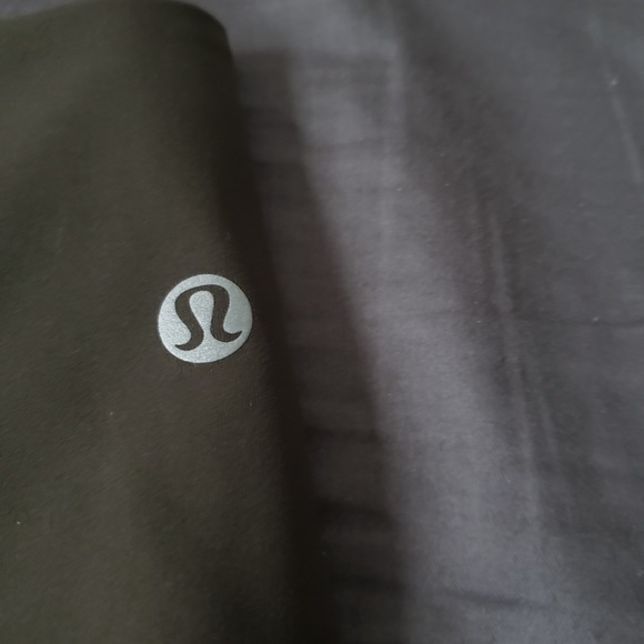 Lululemon Size 10 In Movement Everlux Dark Olive 25" NWT - Picture 2 of 16